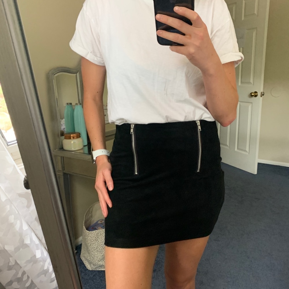 Black zipper mini skirt